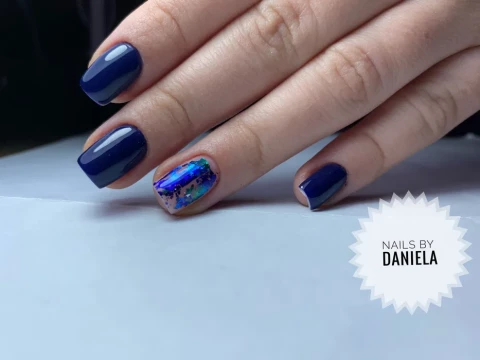 Manichiura semipermanenta